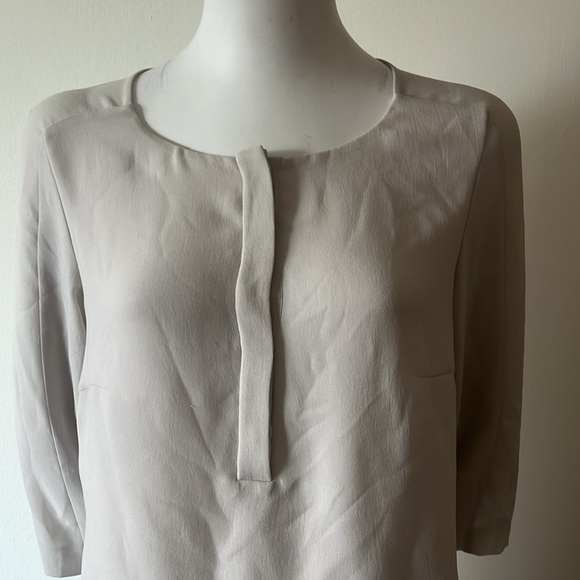 Boss Chic Silver Blouse with White Hem Size 4 New Without Tag - Picture 3 of 11